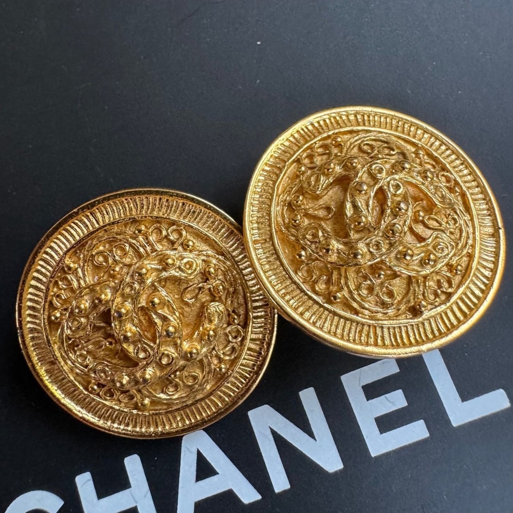 Chanel Vintage 94A CC Logo Filigree Round Clip-On Earrings Gold Plated